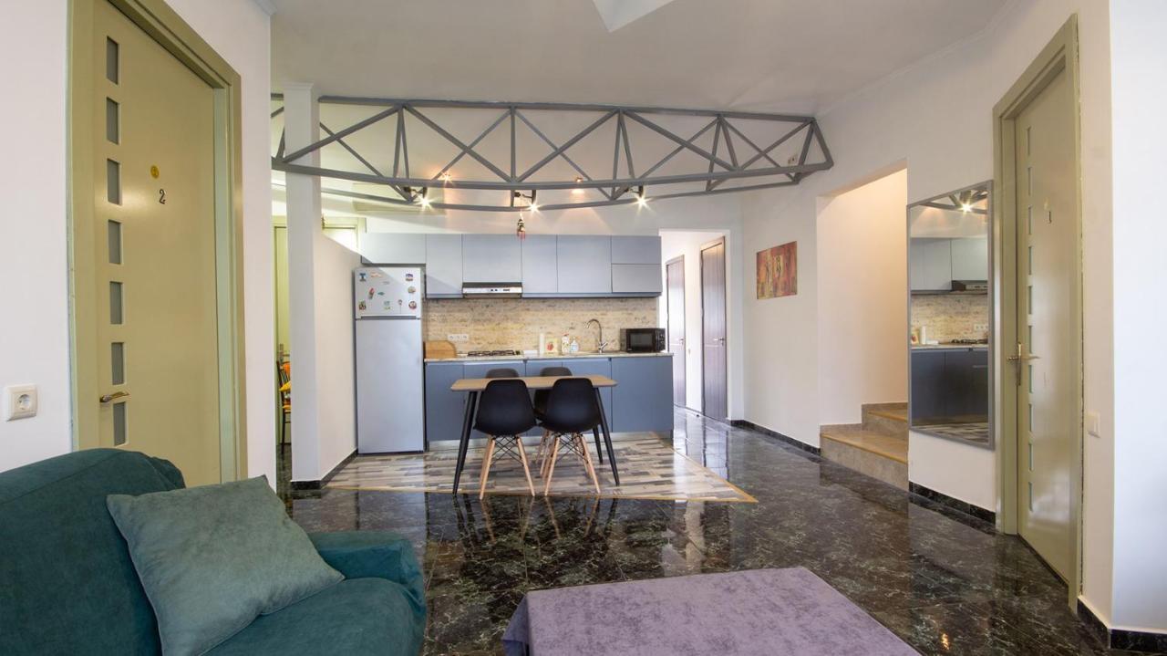 4 Bedroom Apartment On Liberty Square Tbilisi Buitenkant foto