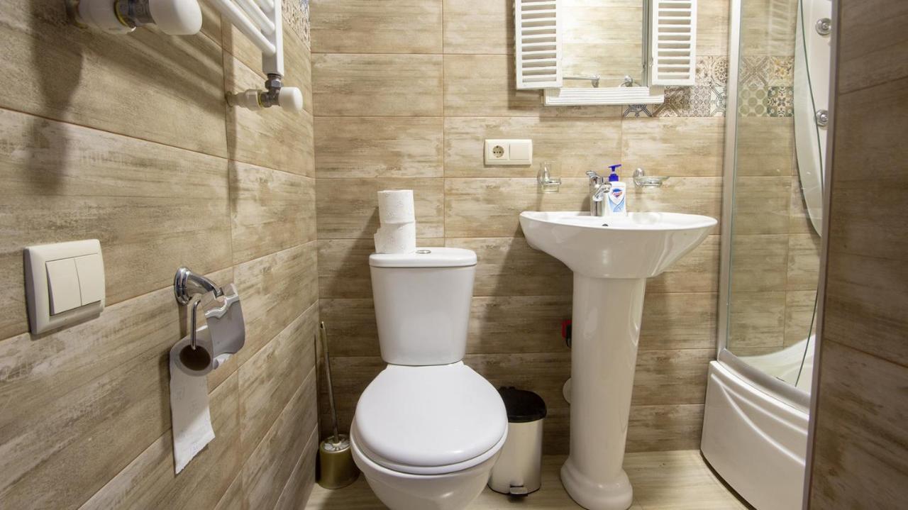 4 Bedroom Apartment On Liberty Square Tbilisi Buitenkant foto