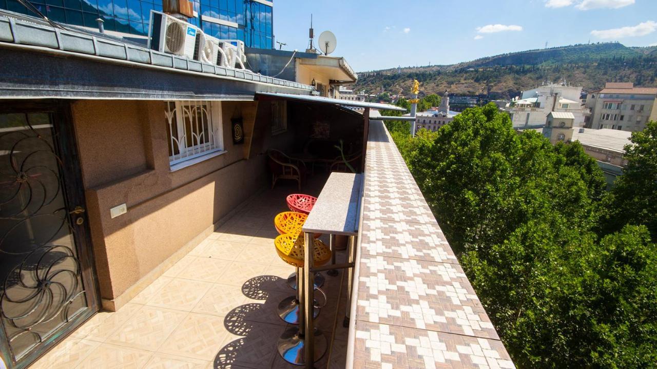 4 Bedroom Apartment On Liberty Square Tbilisi Buitenkant foto