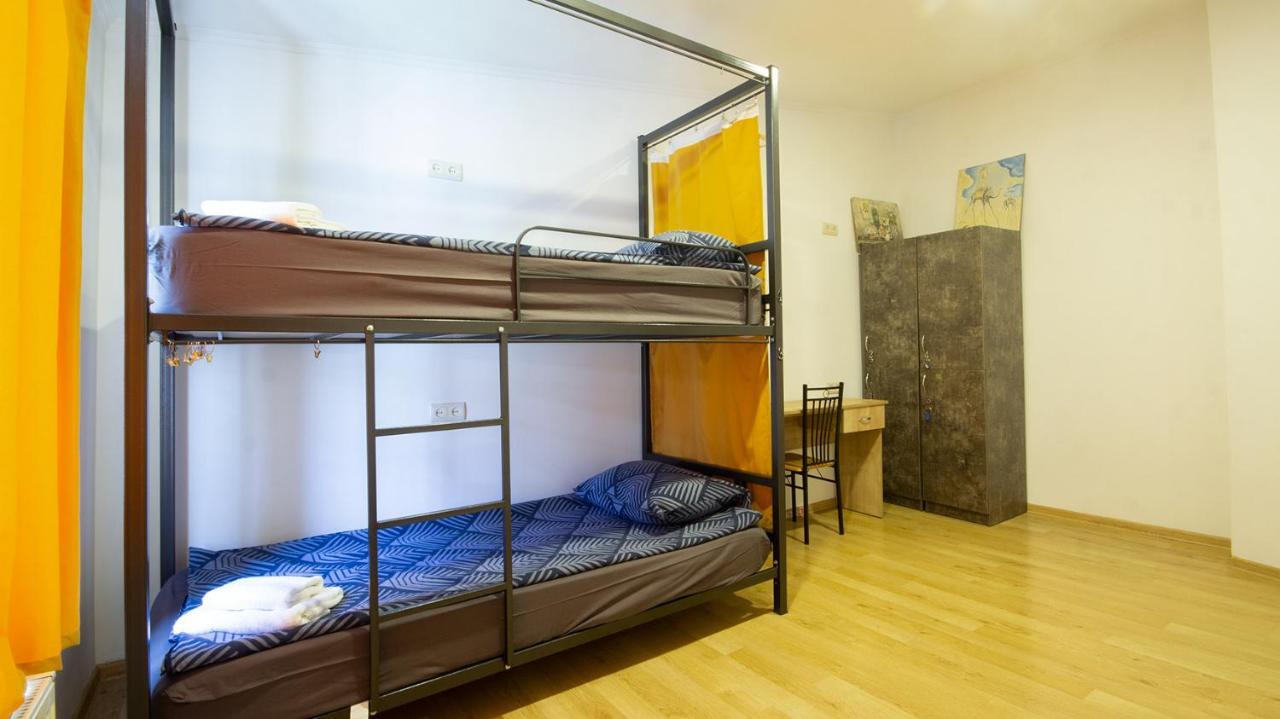 4 Bedroom Apartment On Liberty Square Tbilisi Buitenkant foto