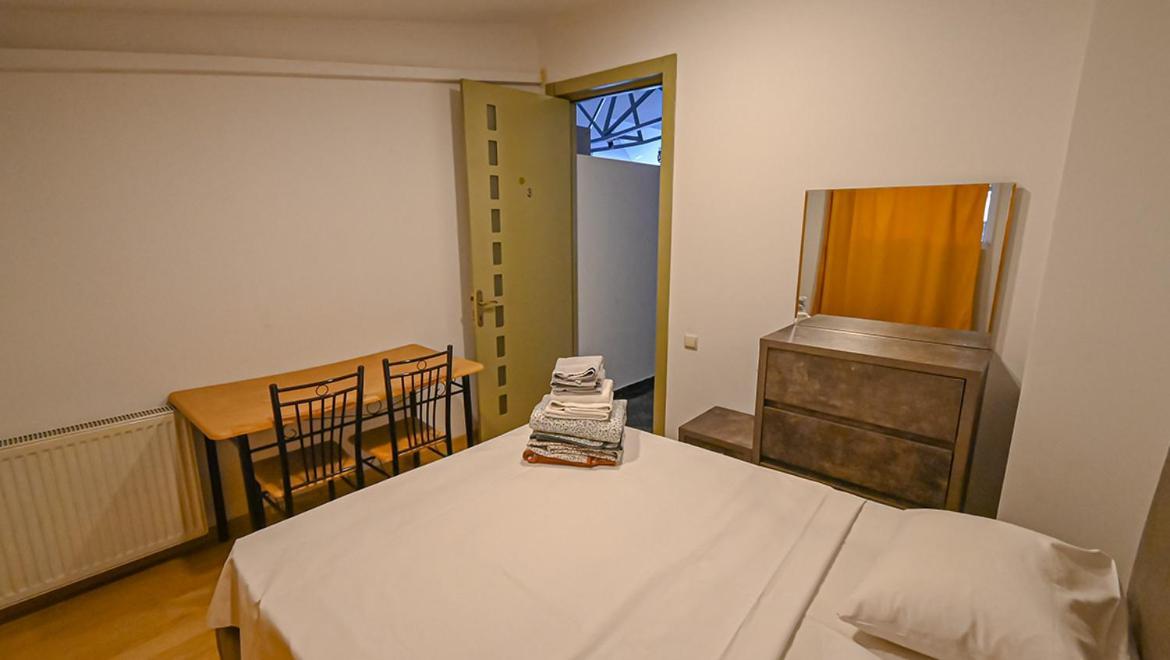 4 Bedroom Apartment On Liberty Square Tbilisi Buitenkant foto