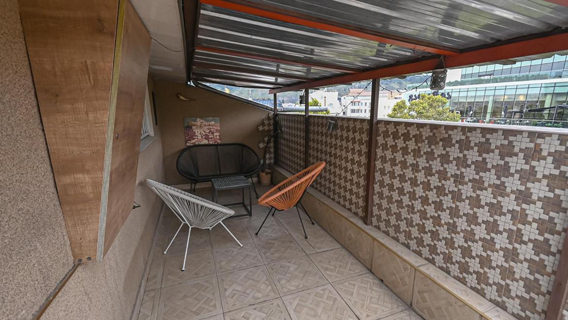 4 Bedroom Apartment On Liberty Square Tbilisi Buitenkant foto